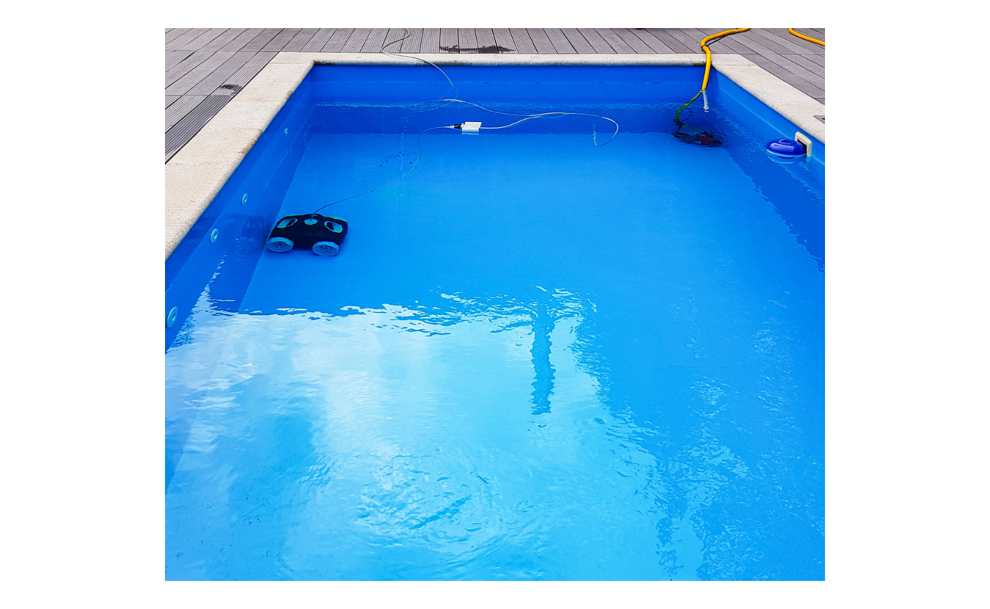 ¿Quieres limpiar tu piscina más eficazmente? Prueba con un robot limpiafondos